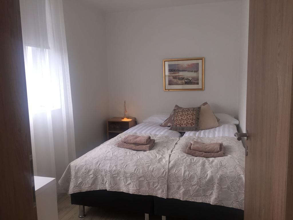 Hvita Husith, Kirkjubraut 48 Appartement Höfn Buitenkant foto