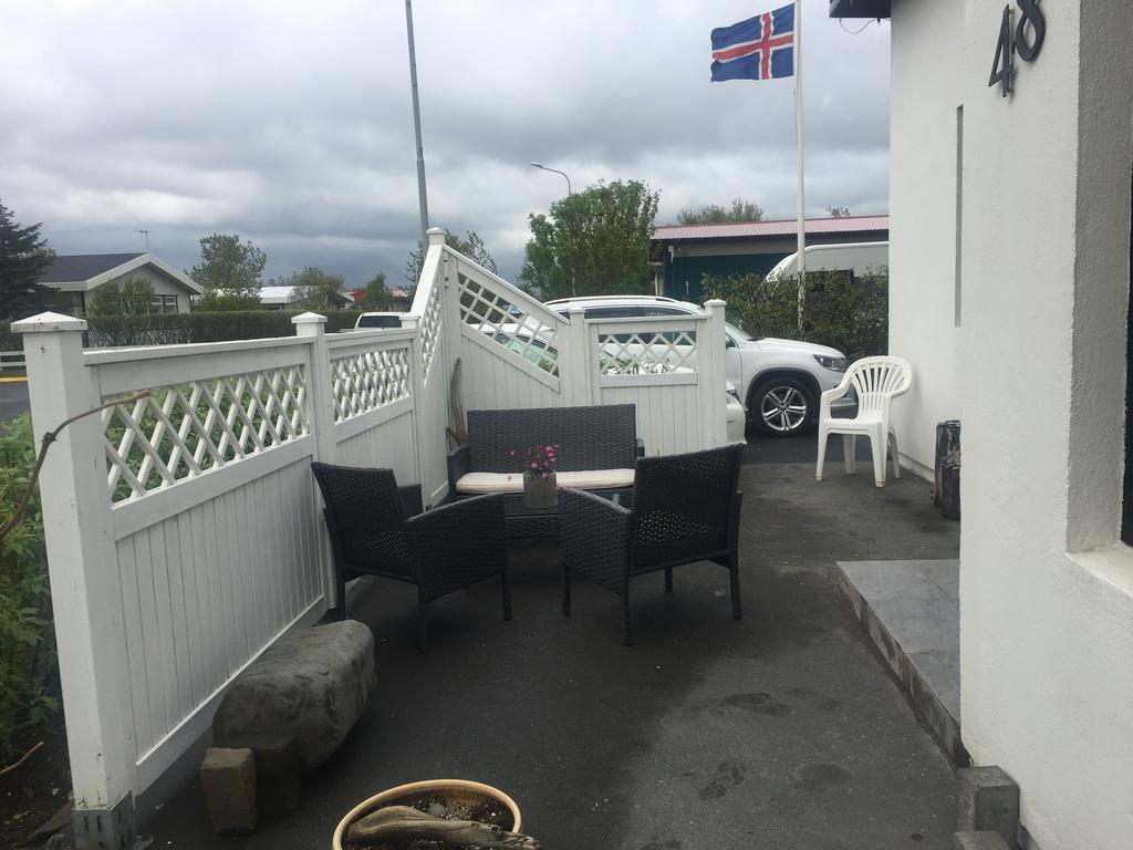 Hvita Husith, Kirkjubraut 48 Appartement Höfn Buitenkant foto