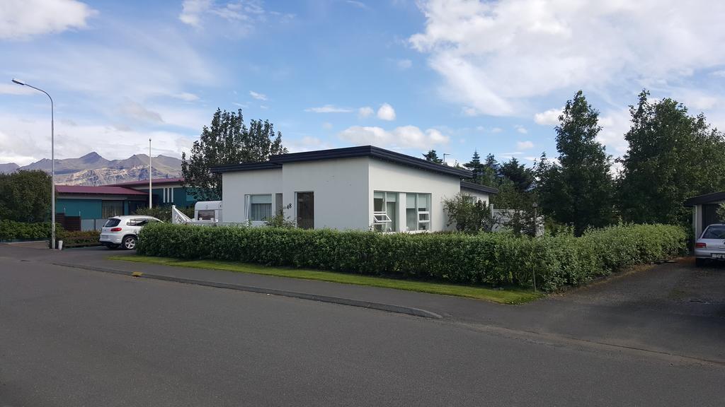 Hvita Husith, Kirkjubraut 48 Appartement Höfn Buitenkant foto