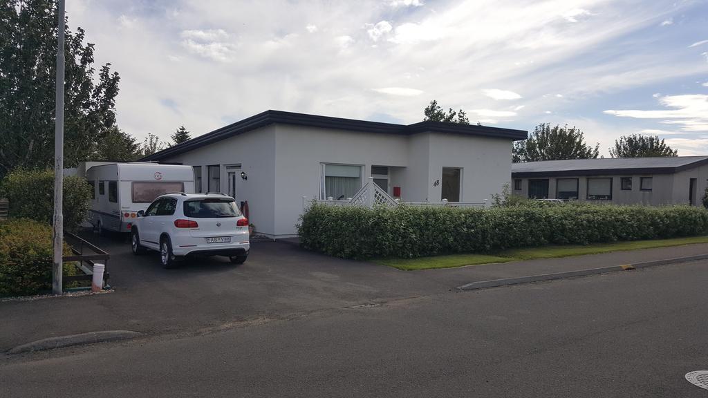 Hvita Husith, Kirkjubraut 48 Appartement Höfn Buitenkant foto