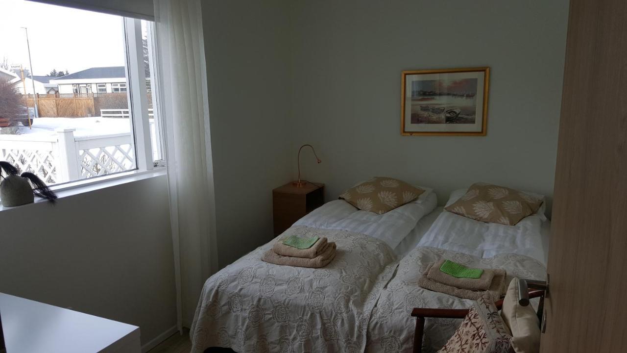 Hvita Husith, Kirkjubraut 48 Appartement Höfn Buitenkant foto